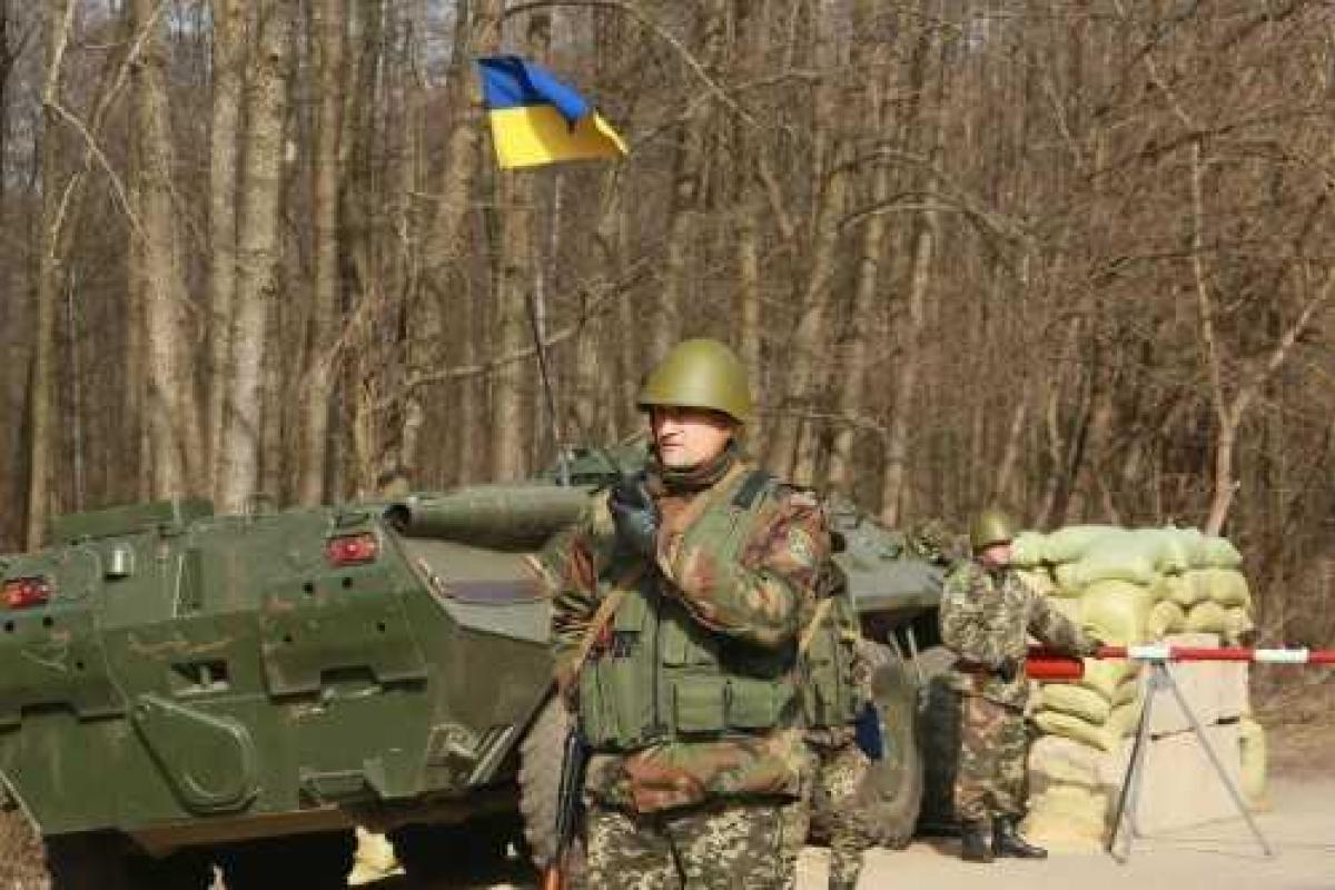 Желающие попасть в Крым напали с топором на пограничников Желающие попасть в Крым напали с топором на пограничников