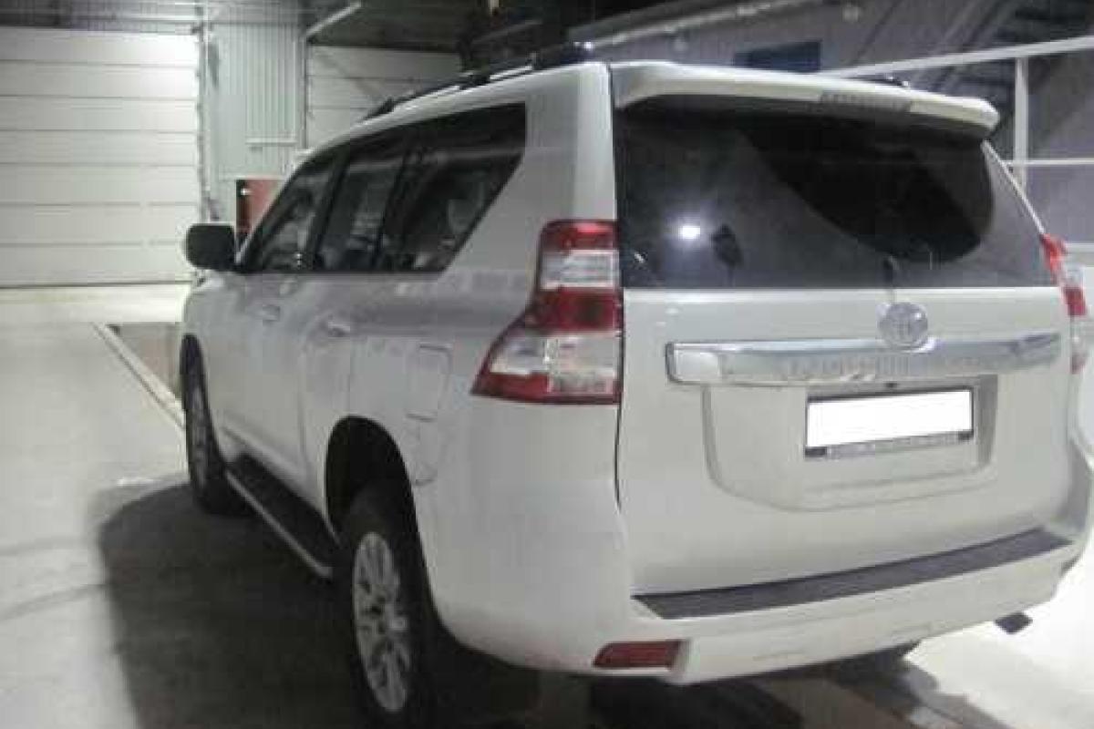 Незаконный вывоз автомобиля "Toyota Land Cruiser Prado" сорвался на границе Незаконный вывоз автомобиля "Toyota Land Cruiser Prado" сорвался на границе