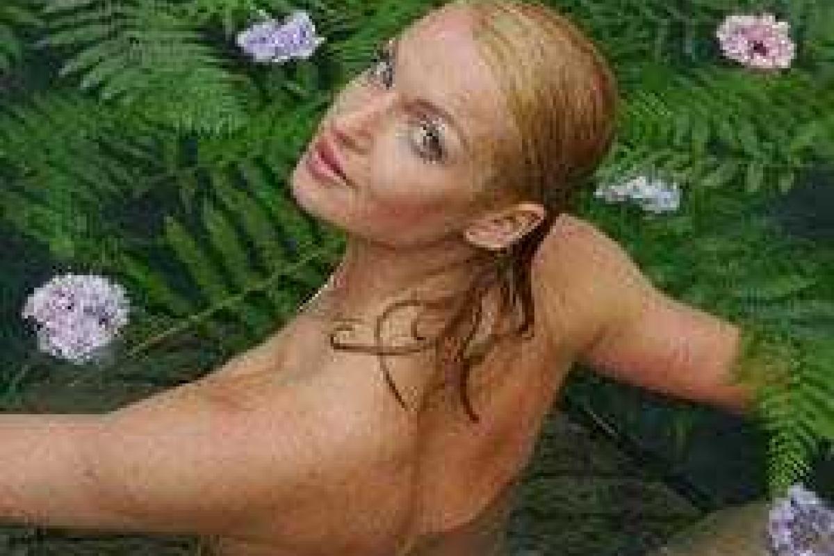 Волочкова наслаждается песнями Зверева, сидя на шпагате 