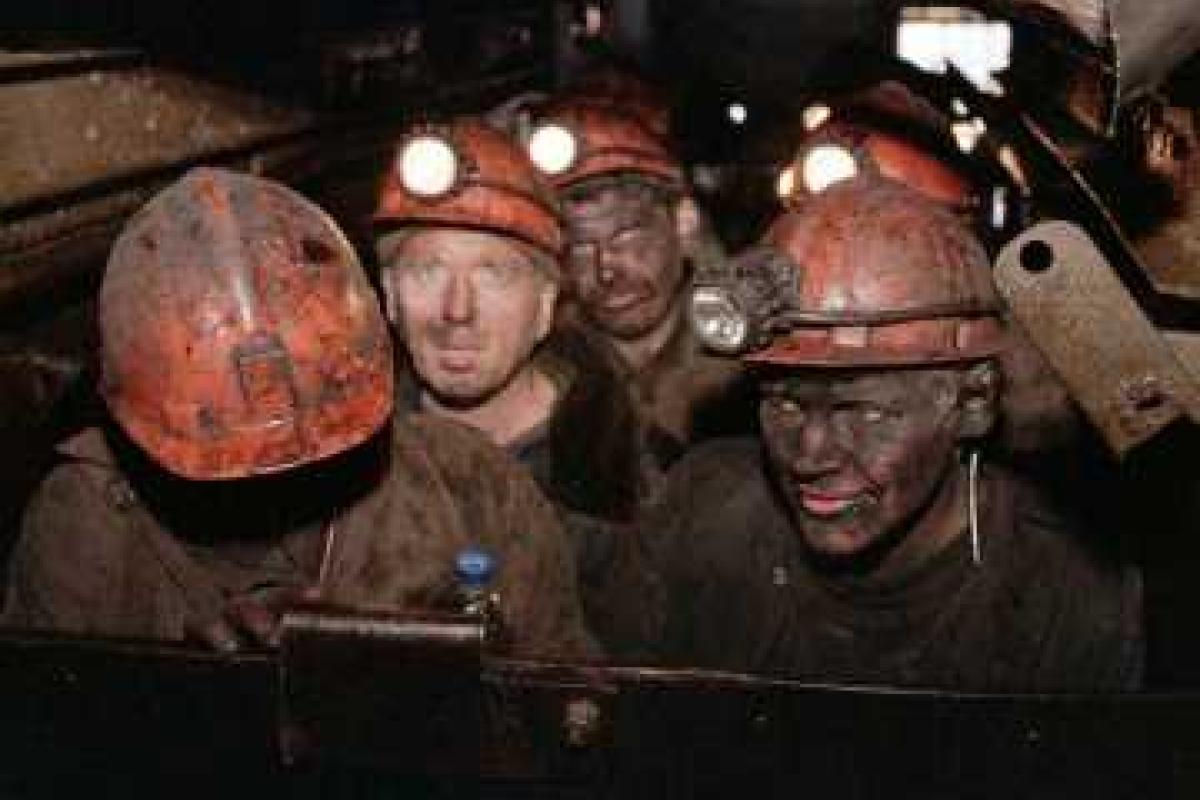 Укруглепрофсоюз требует перехода работников угольной отрасли на новые тарифные ставки