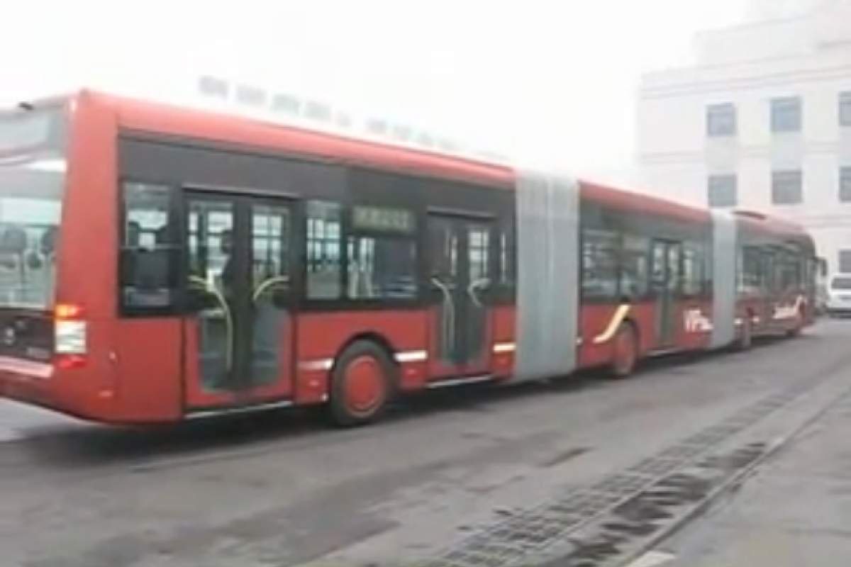 Китайцы представили самый большой автобус в мире Китайцы представили самый большой автобус в мире