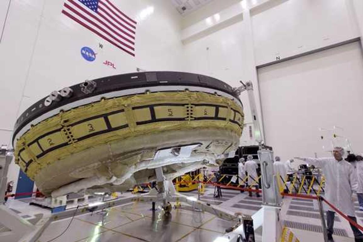 NASA запускает "летающую тарелку" NASA запускает "летающую тарелку"