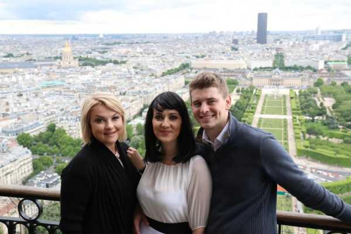 Соломия Витвицкая в Париже фотографировалась с поклонниками Моники Беллуччи