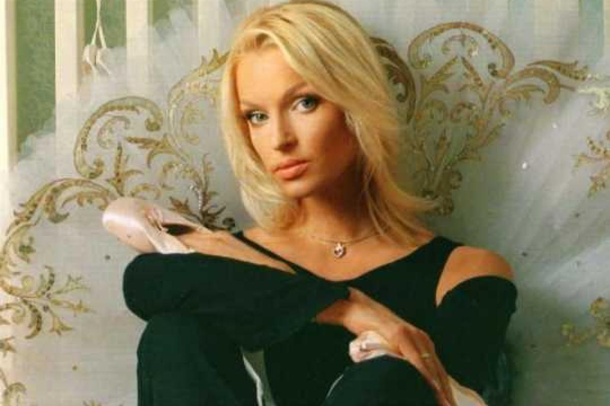 Волочкова раздвигает ноги даже на корабле Волочкова раздвигает ноги даже на корабле