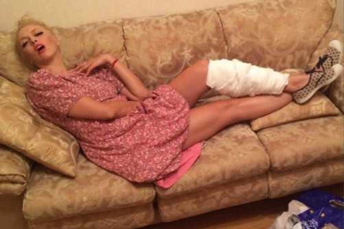 Оля Полякова "допрыгалась" на сцене