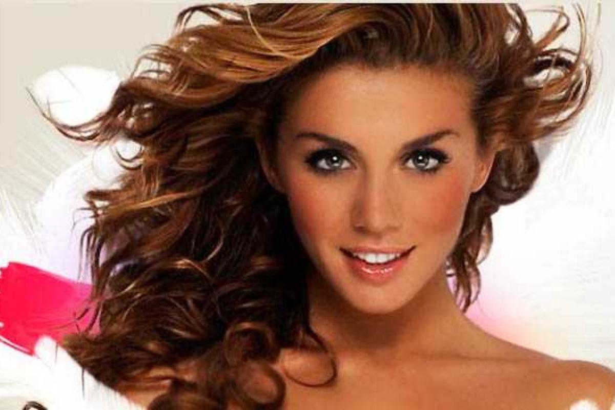 Анна Седокова продолжает фото- и видеоотчет для поклонников