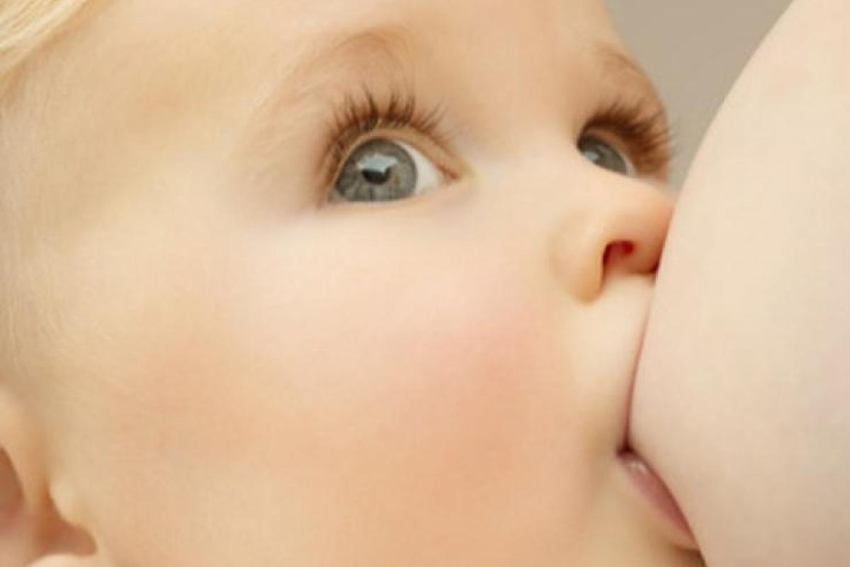 Facebook разрешил выкладывать фото грудного вскармливания Facebook разрешил выкладывать фото грудного вскармливания