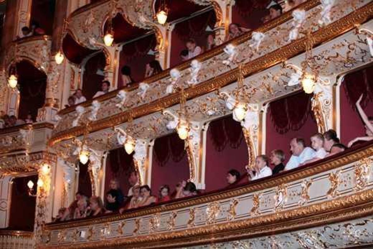 Оперный театр подарил маленьким одесситам сказочный спектакль-балет