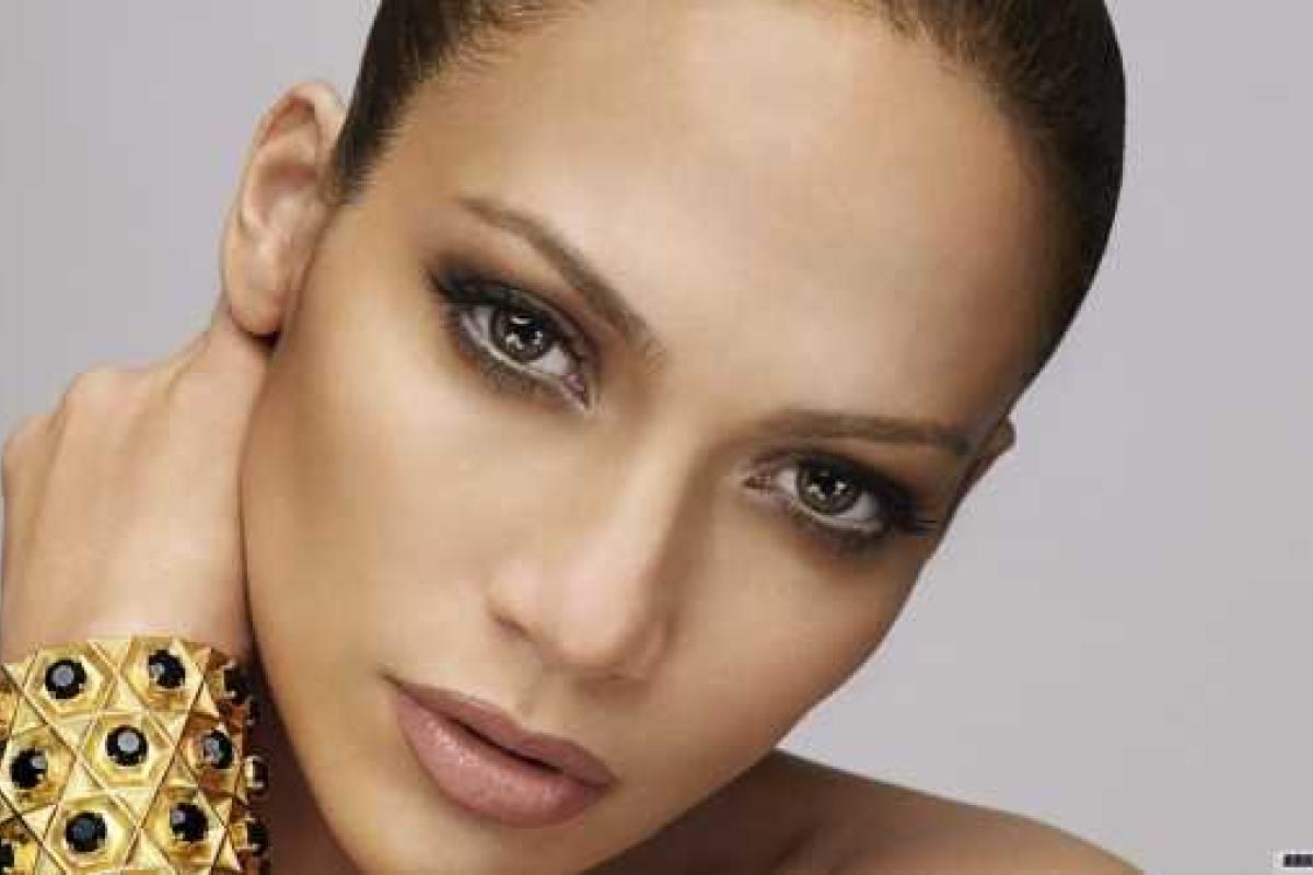 Дженнифер Лопес заменила "общение" с мужчинами на чтение библии Дженнифер Лопес заменила "общение" с мужчинами на чтение библии