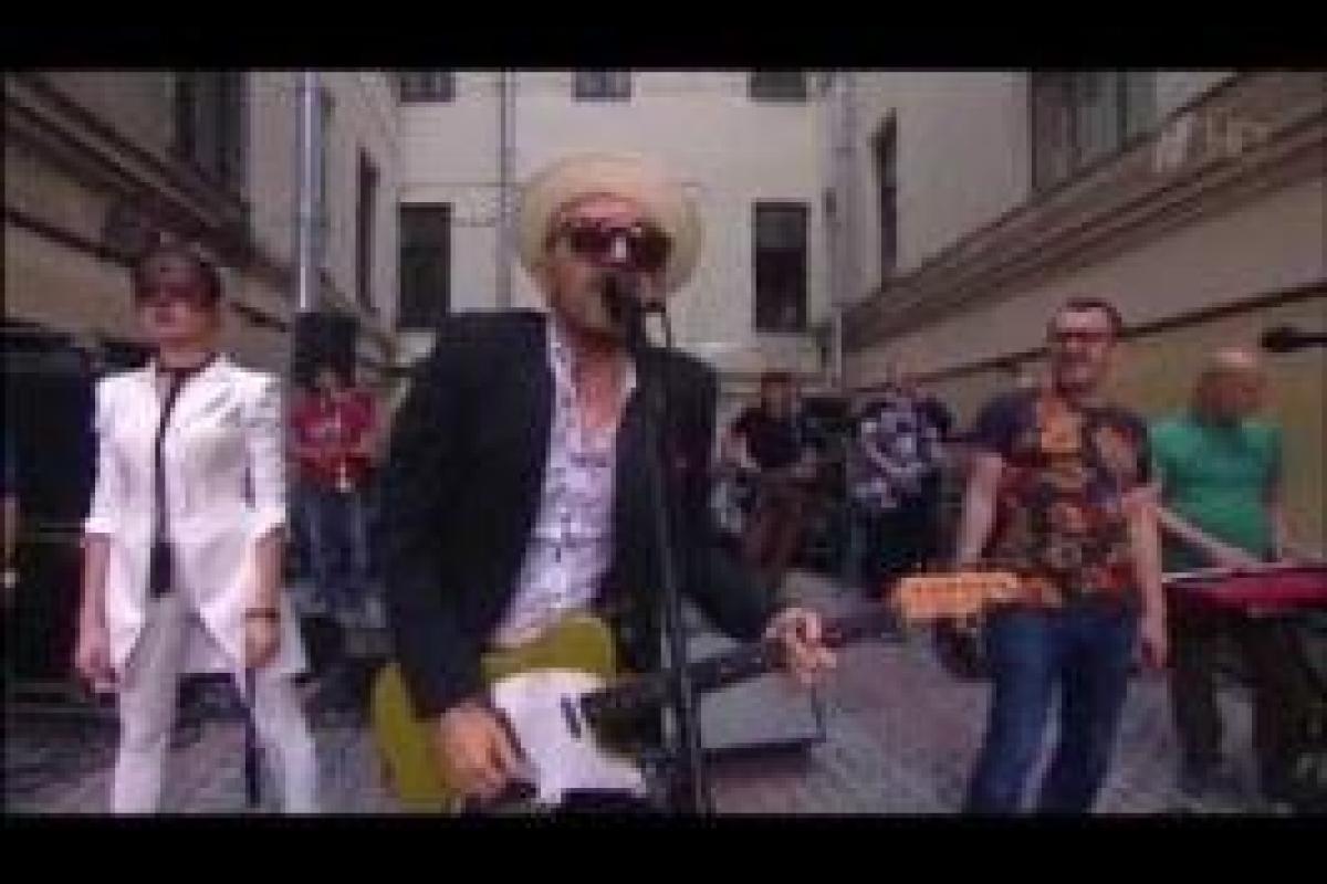 Сергей Шнуров рад тому, что секс в России пока не запретили Сергей Шнуров рад тому, что секс в России пока не запретили