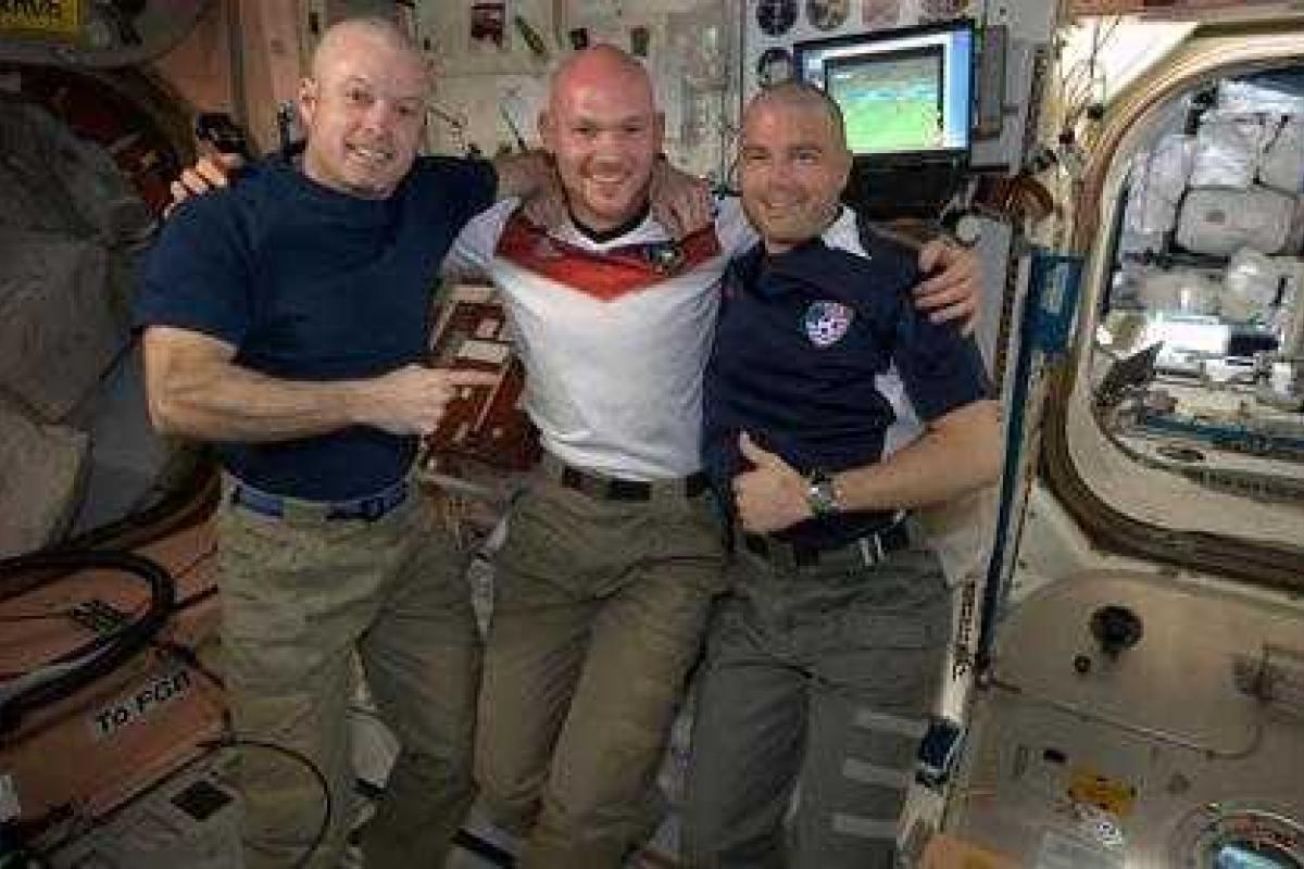 Астронавты на МКС лишились растительности на голове