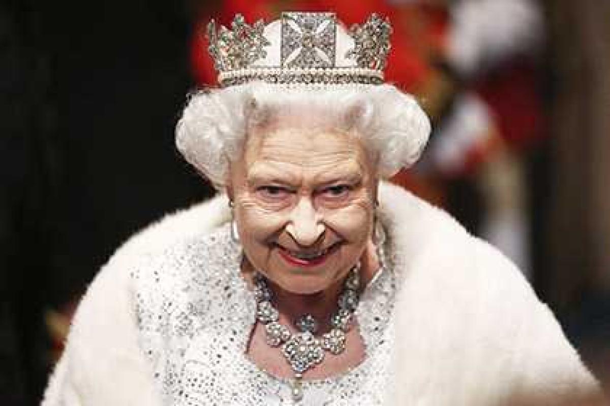 Елизавета II своими глазами хочет увидеть как снимают сериал "Игры престолов" Елизавета II своими глазами хочет увидеть как снимают сериал "Игры престолов"