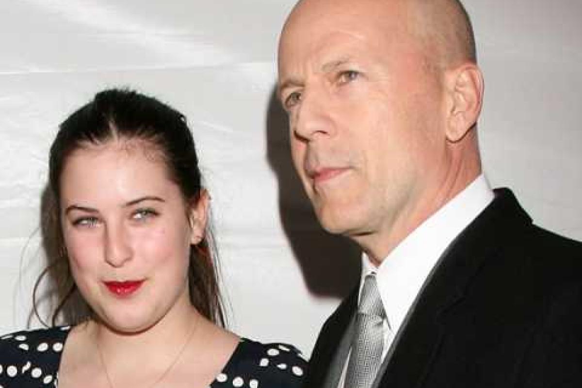 Дочь Брюса Уиллиса показала как папочка проводит свободное время  Дочь Брюса Уиллиса показала как папочка проводит свободное время