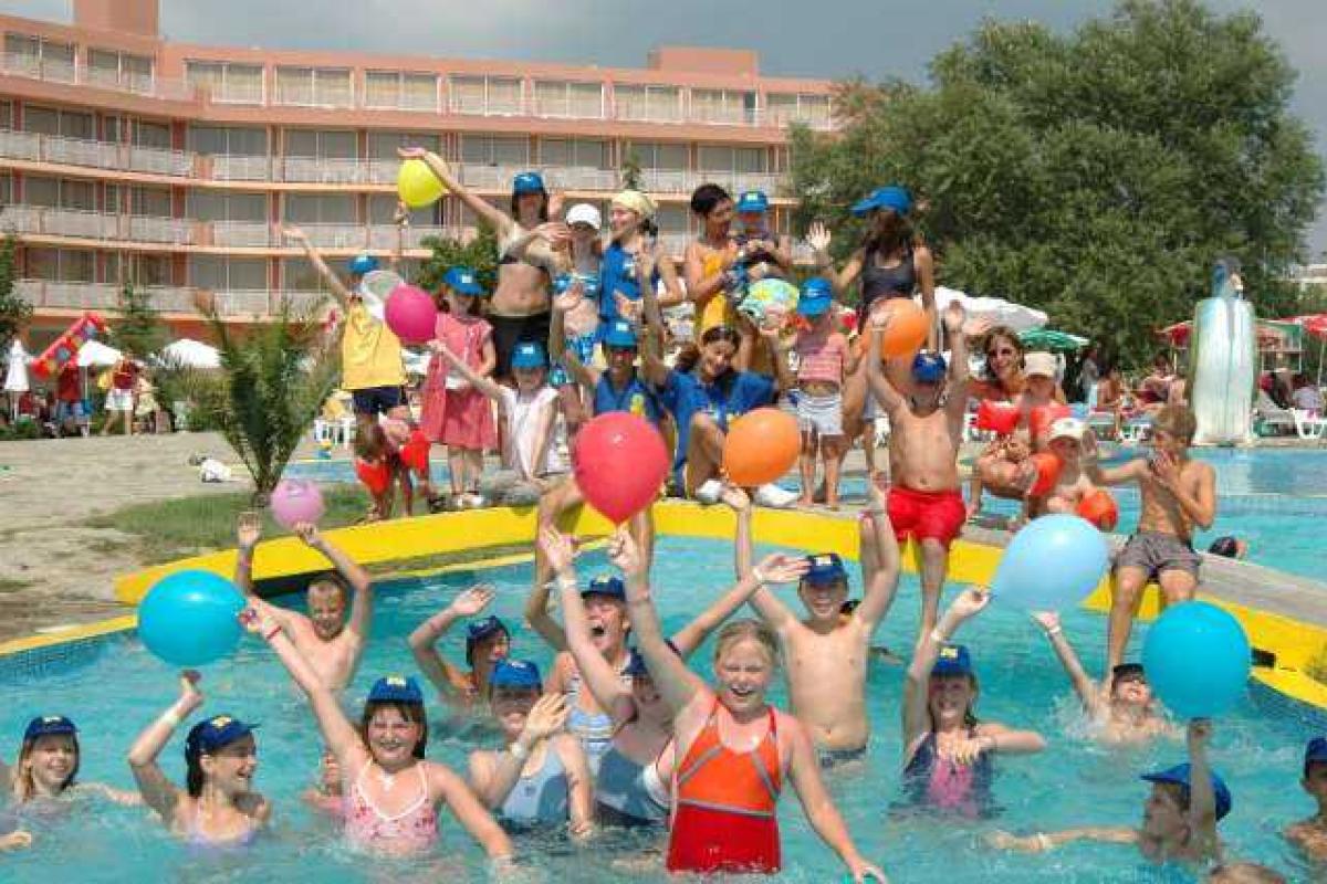 13 июня - отправка на отдых в Болгарию первой группы украинских детей 13 июня - отправка на отдых в Болгарию первой группы украинских детей