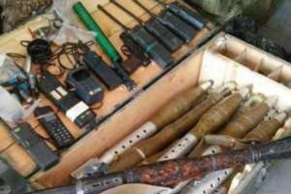 Батальон "Донбасс" обнаружил укомплектованные склады террористов в Лисичанске Батальон "Донбасс" обнаружил укомплектованные склады террористов в Лисичанске