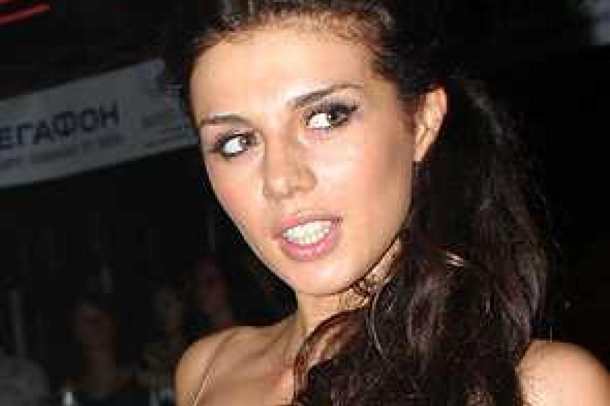 Аня Седакова растрогалась до слез, увидев бывшего свекра Аня Седакова растрогалась до слез, увидев бывшего свекра