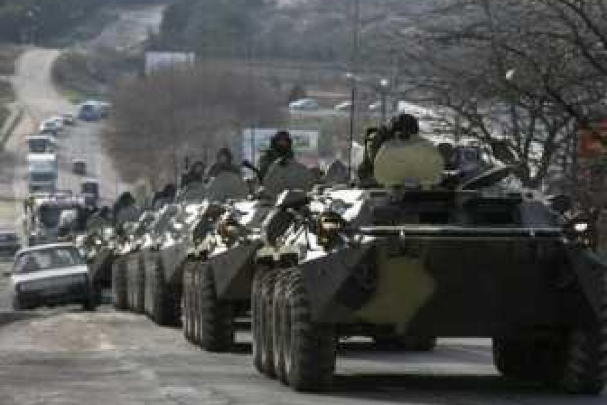 Россия начала перебрасывать военную технику в Крым  Россия начала перебрасывать военную технику в Крым