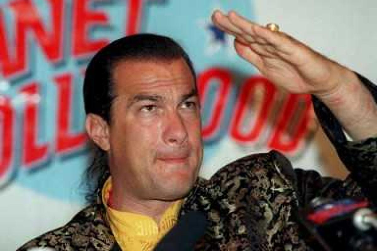 Стивен Сигал пострадал из-за симпатии к Путину Стивен Сигал пострадал из-за симпатии к Путину