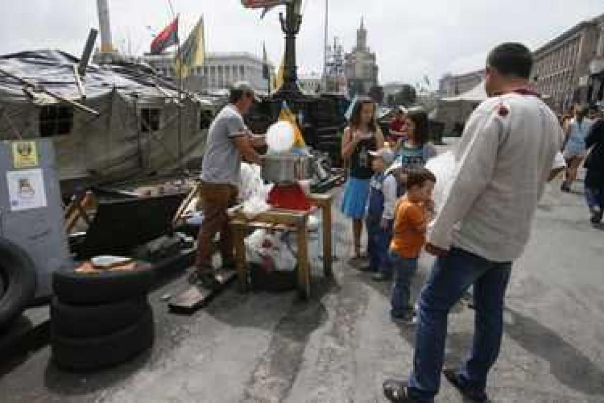 Баррикады на Майдане полны "сюрпризов" Баррикады на Майдане полны "сюрпризов"