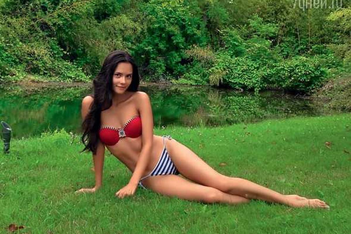 Экс-солистка группы "Фабрика" опозорилась из-за незнания флага России Экс-солистка группы "Фабрика" опозорилась из-за незнания флага России