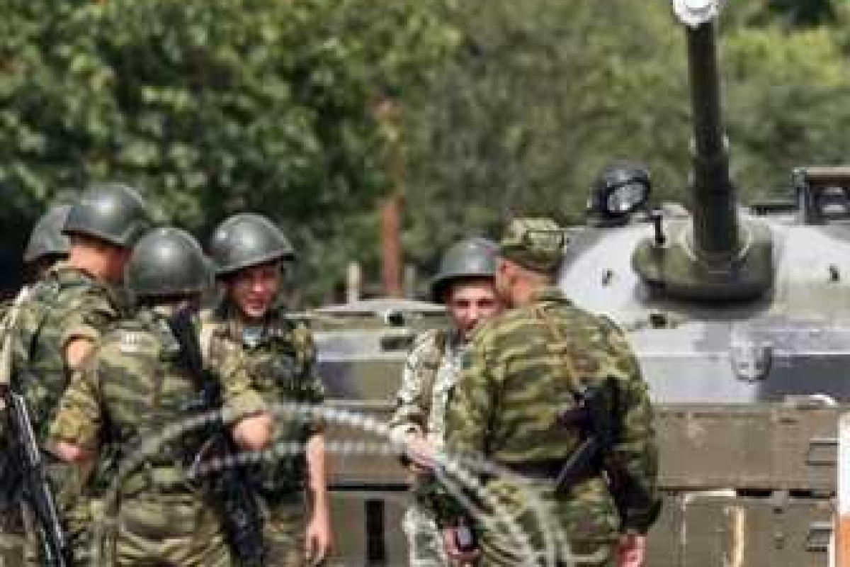 НАТО: Возле украинской границы сосредоточены 10-12 тысяч российских войск НАТО: Возле украинской границы сосредоточены 10-12 тысяч российских войск