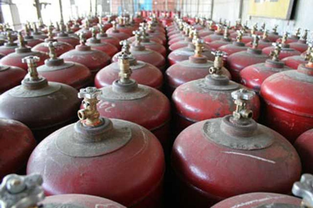 Чиновники оставили малоимущее население без бытового газа