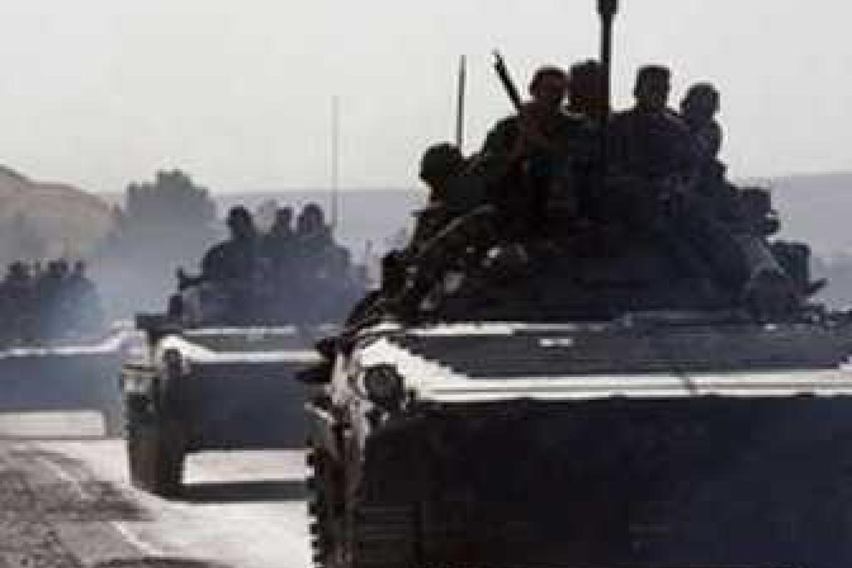 Напротив Луганщины в пограничной зоне РФ зафиксировано значительное скопление войск Напротив Луганщины в пограничной зоне РФ зафиксировано значительное скопление войск