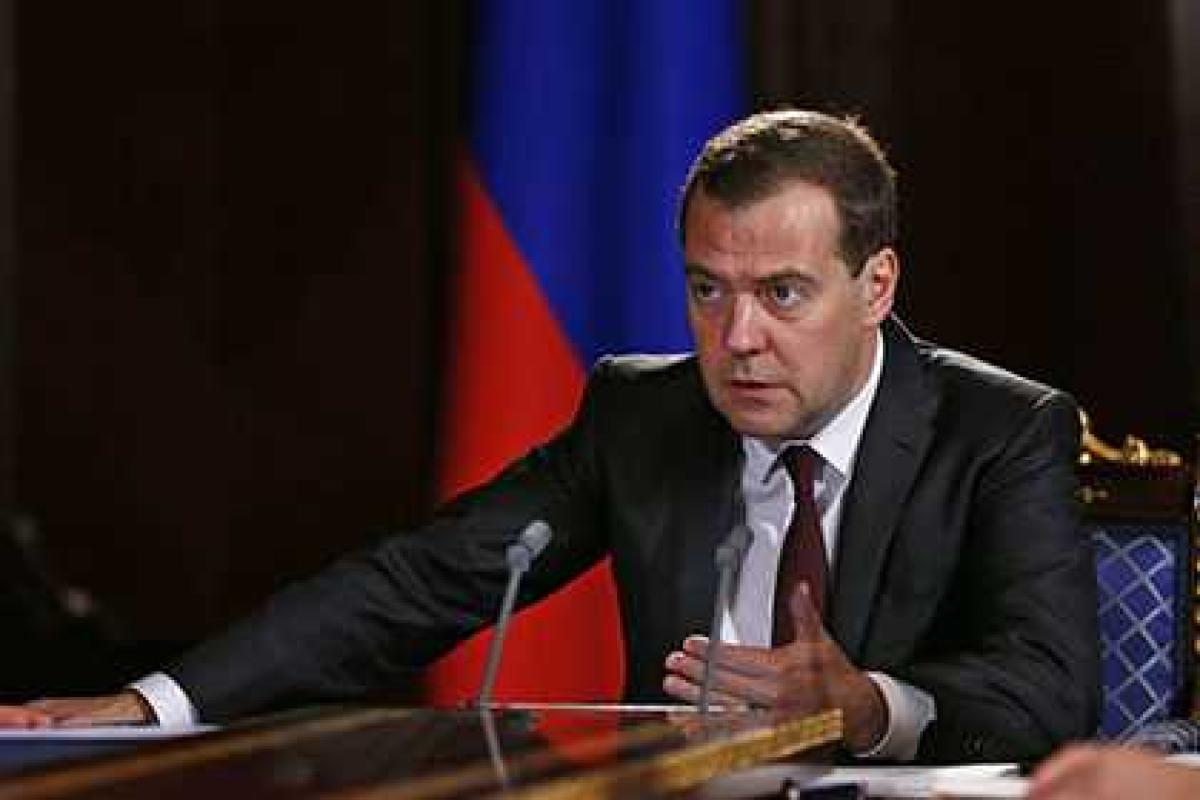 Прервав перемирие, президент Порошенко совершил драматическую ошибку - Д.Медведев 