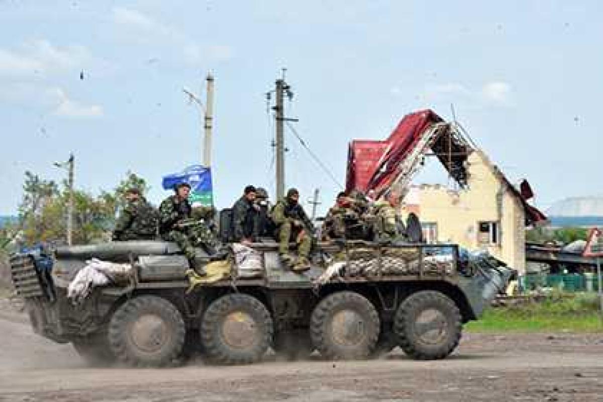 Украина направила боевую технику к границе с Крымом Украина направила боевую технику к границе с Крымом