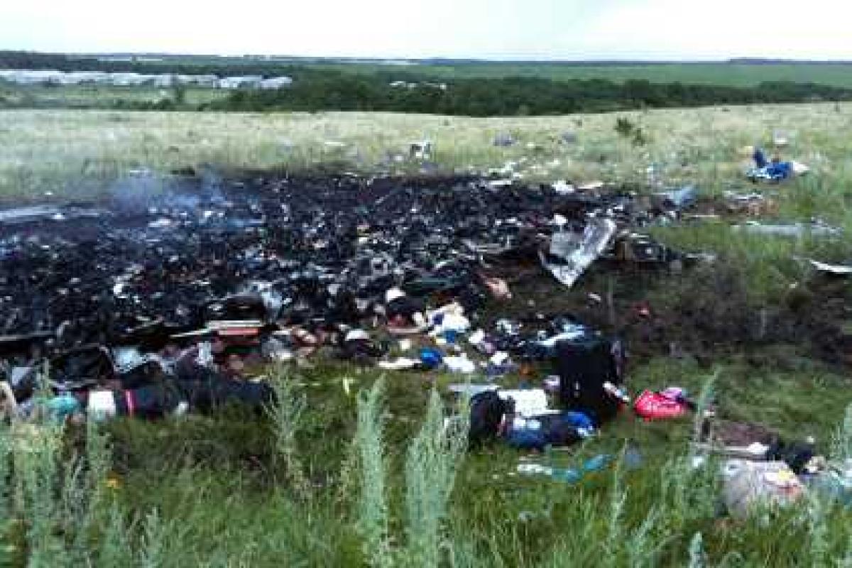 В районе падения самолета обнаружено более 100 тел В районе падения самолета обнаружено более 100 тел