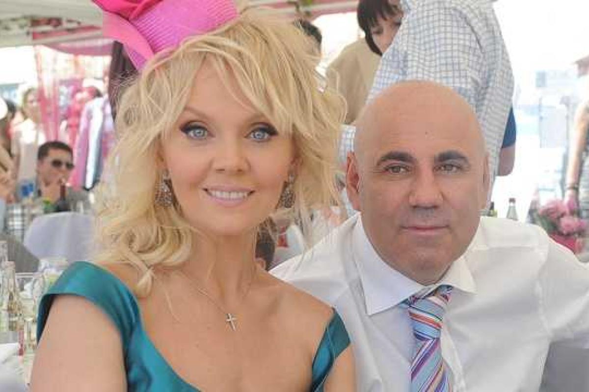 Валерия с мужем попала в "черный" список Валерия с мужем попала в "черный" список