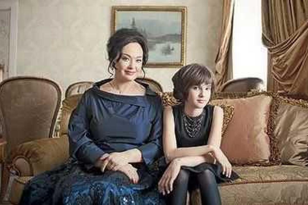 Телеведущая Лариса Гузеева спасает 15-летнюю дочь Телеведущая Лариса Гузеева спасает 15-летнюю дочь