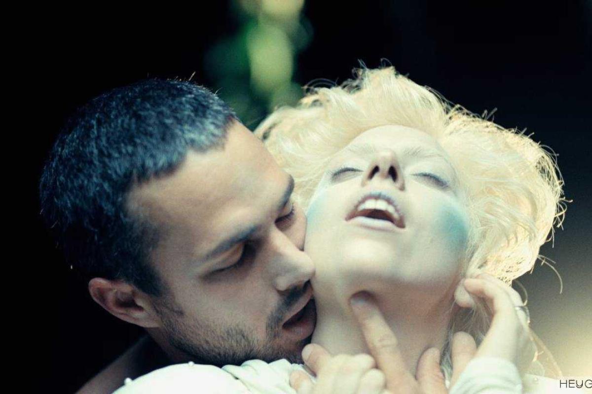 Леди Гага и Тейлор Кинни устроят космическую свадьбу