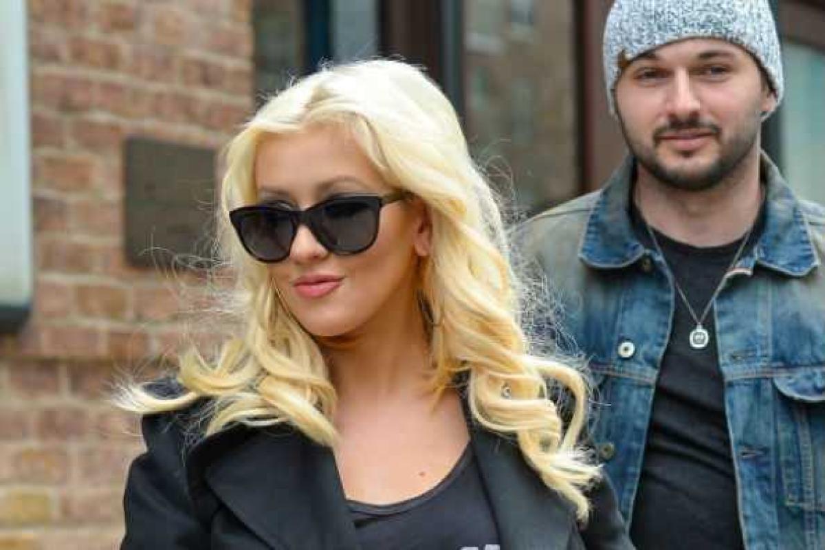 Беременная Кристина Агилера не спешит замуж Беременная Кристина Агилера не спешит замуж