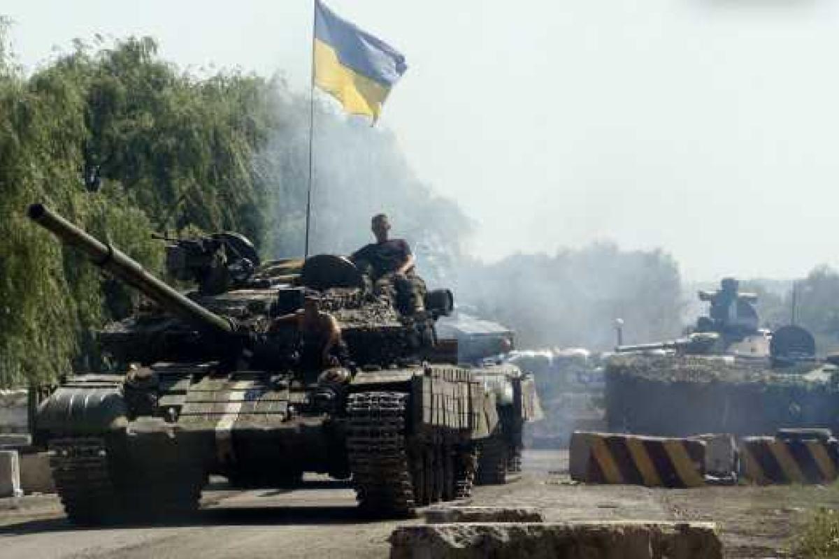В Станицу Луганскую вошли украинские танки В Станицу Луганскую вошли украинские танки