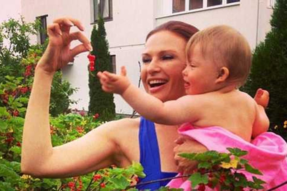 Эвелина Бледанс посвятила себя заботе о сыне Эвелина Бледанс посвятила себя заботе о сыне