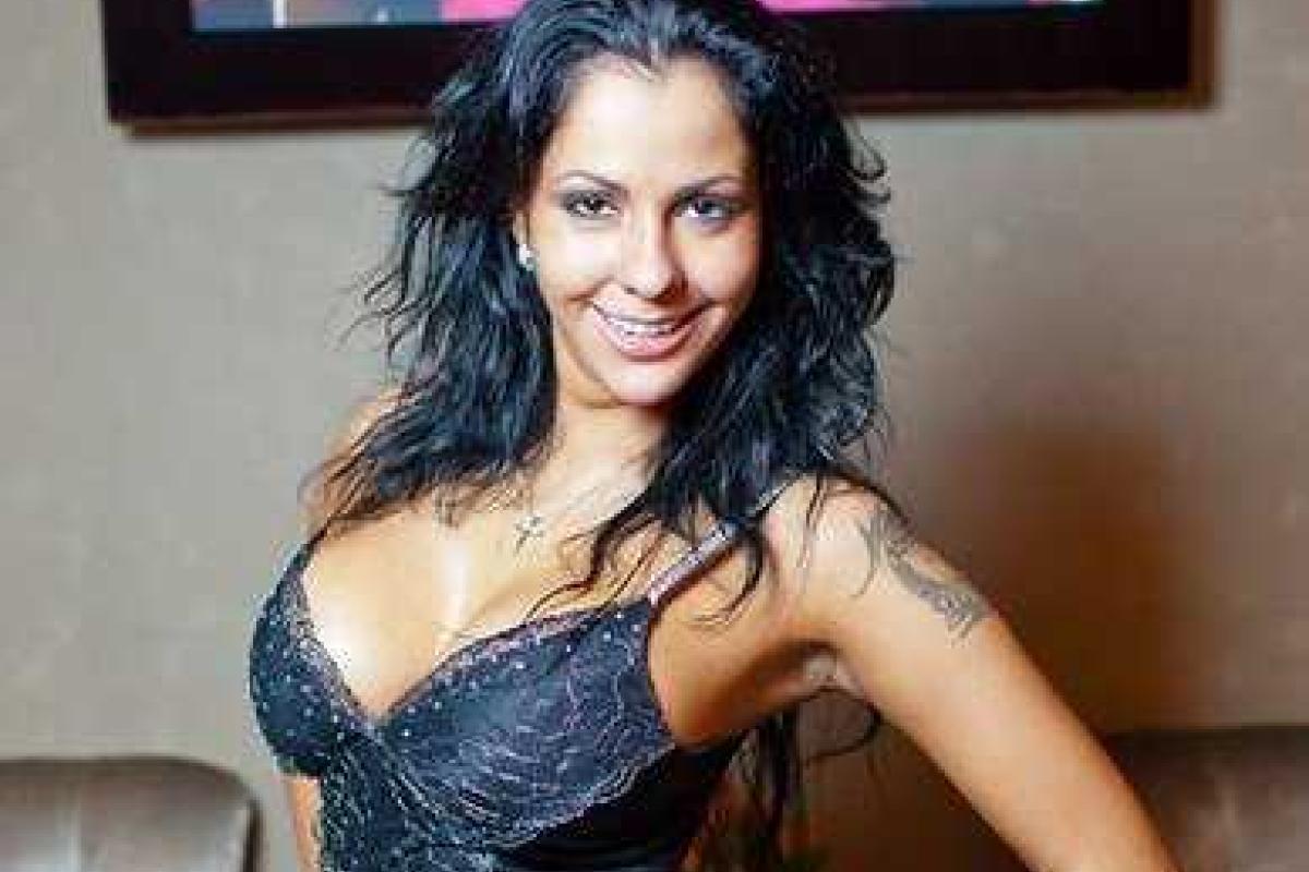 Скандальная звезда "Дома-2" показала эротическое фото с пятым мужем