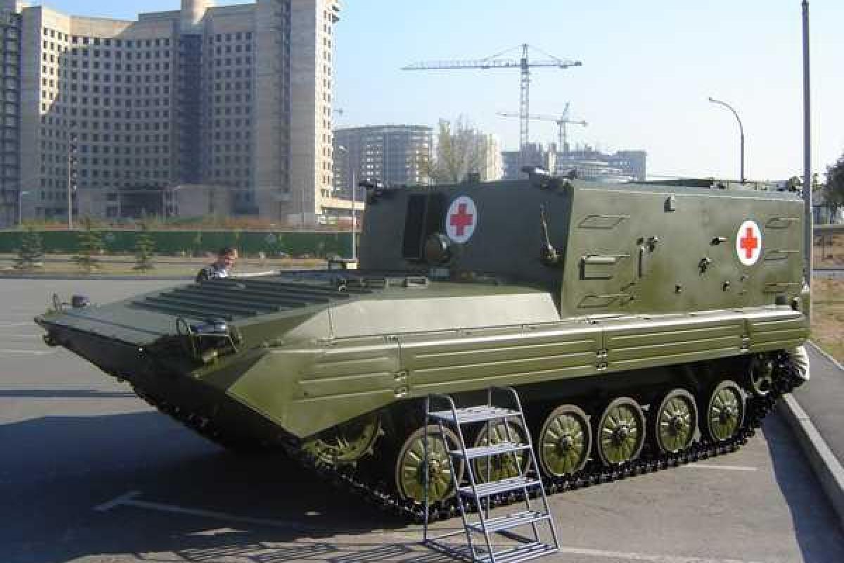 Бронированную санитарную эвакуационную машину для военных приобрели медики-ученые Бронированную санитарную эвакуационную машину для военных приобрели медики-ученые