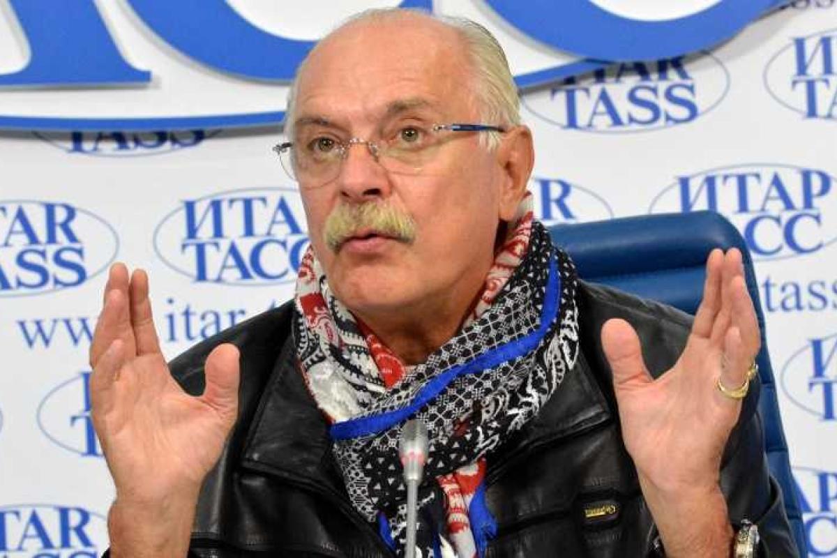 Михалков вручил дипломы выпускникам третьей Летней киноакадемии Михалков вручил дипломы выпускникам третьей Летней киноакадемии