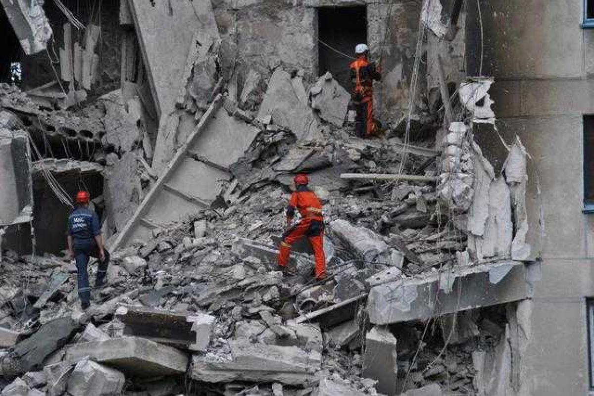 Спасатели помогают возродиться городам Луганщины