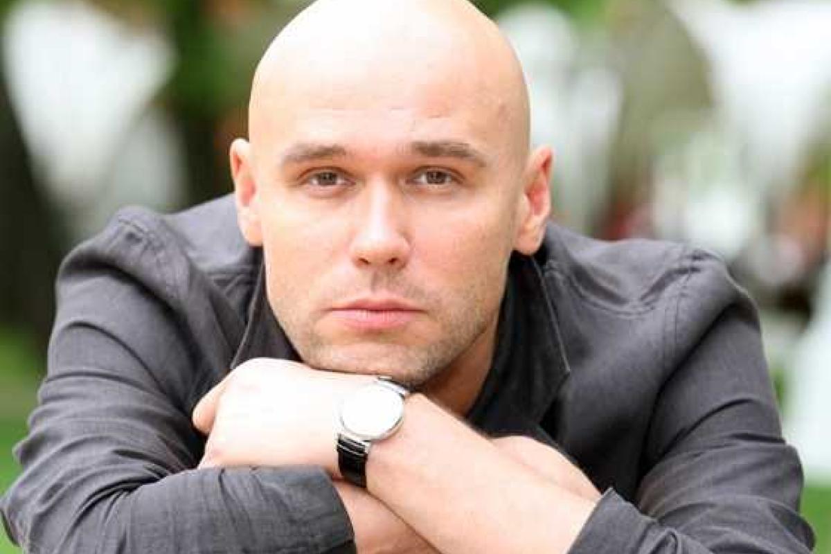 Любовь к Максиму Аверину срывает головы и стоп-краны Любовь к Максиму Аверину срывает головы и стоп-краны