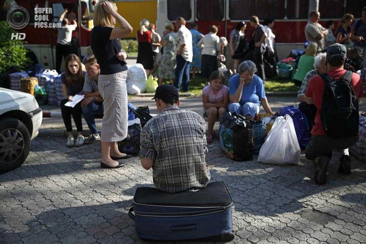 Люди массово покидают Донетчину Люди массово покидают Донетчину