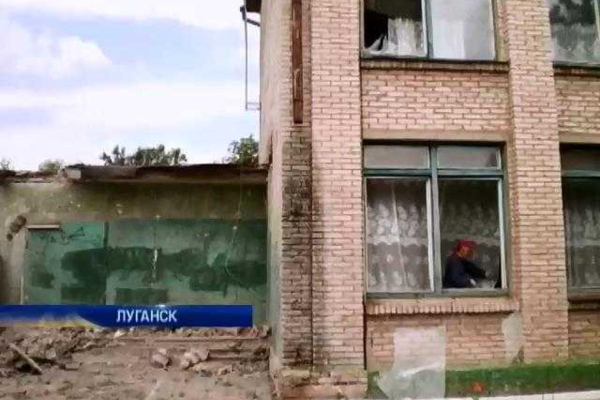 1 сентября в Луганске боевики ЛНР заставляют открывать школы 1 сентября в Луганске боевики ЛНР заставляют открывать школы