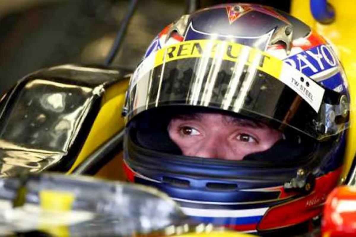 Российский гонщик попал в аварию на последнем этапе гоночной серии INDYCAR Российский гонщик попал в аварию на последнем этапе гоночной серии INDYCAR