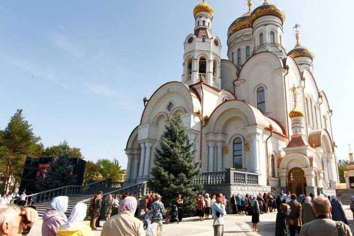 Пострадал от обстрела кафедральный собор в Горловке Пострадал от обстрела кафедральный собор в Горловке