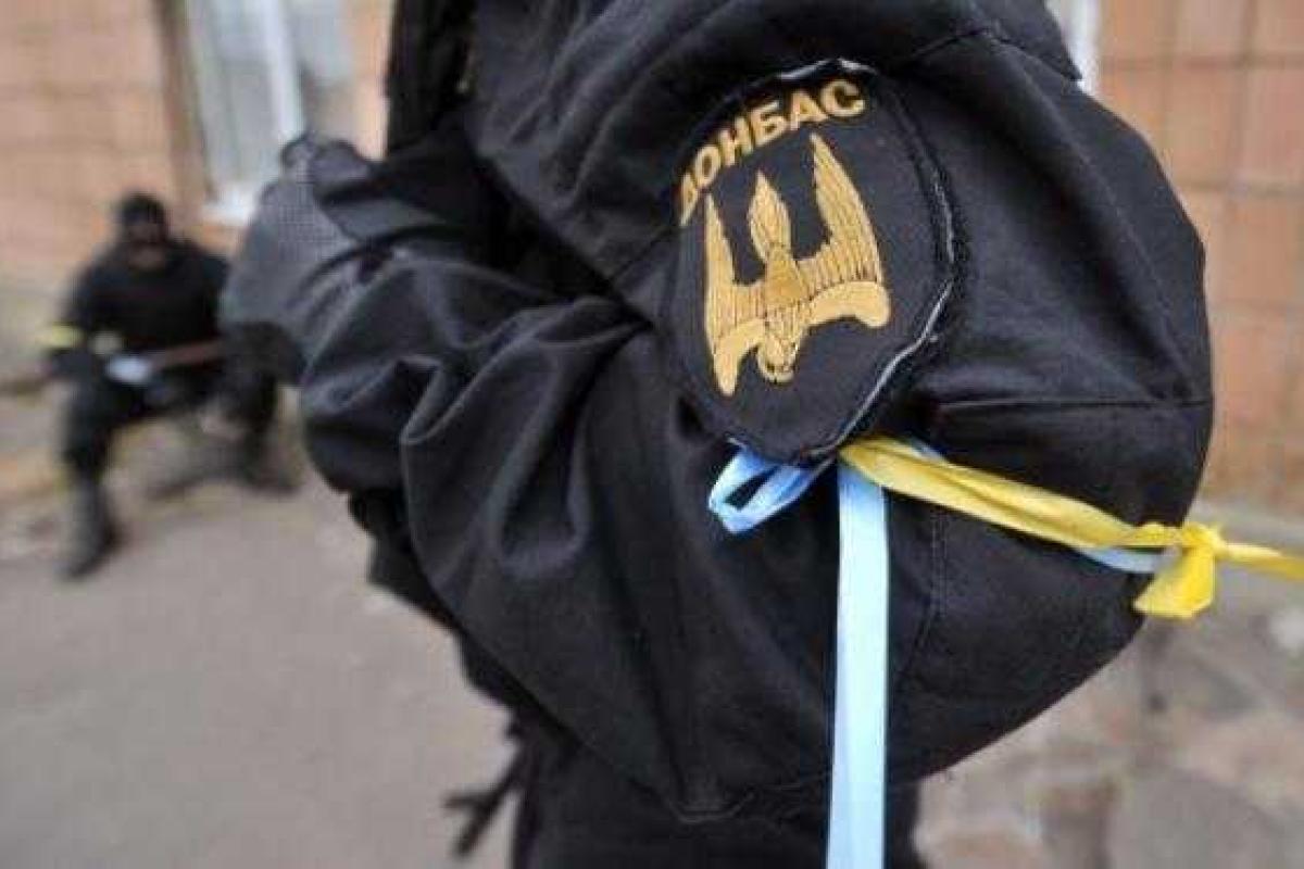 Боец батальона "Донбасс": Нашу колонну обстреляла танковая дивизия российской армии Боец батальона "Донбасс": Нашу колонну обстреляла танковая дивизия российской армии