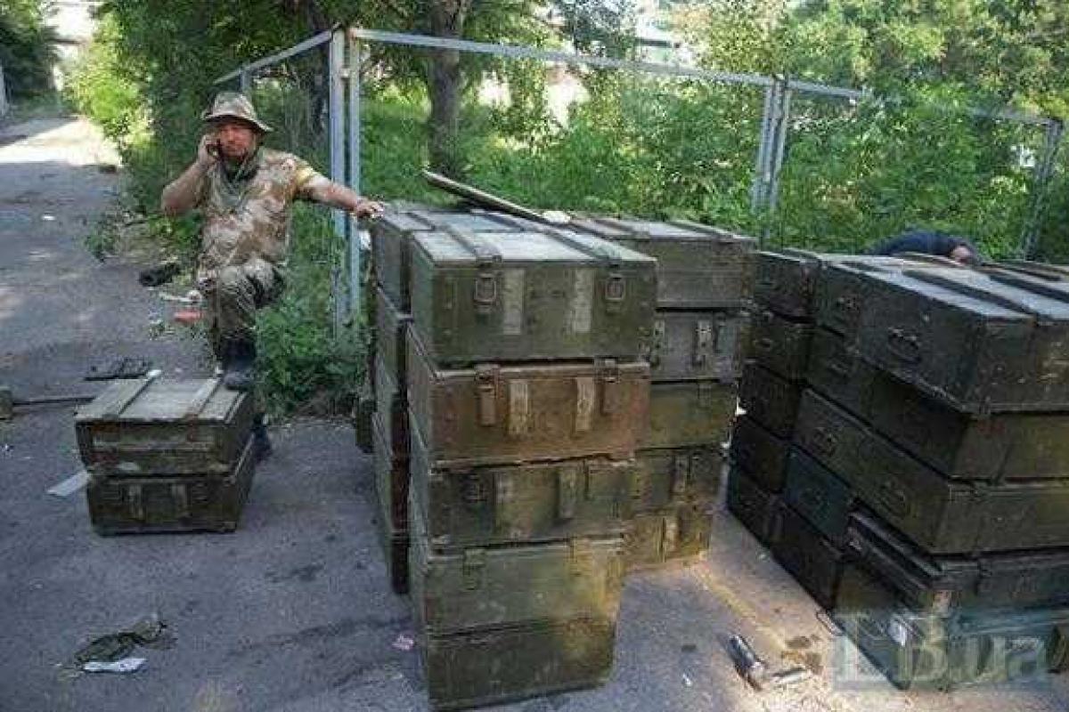 На базе террористов на Луганщине нашли медикаменты и боеприпасы из РФ На базе террористов на Луганщине нашли медикаменты и боеприпасы из РФ