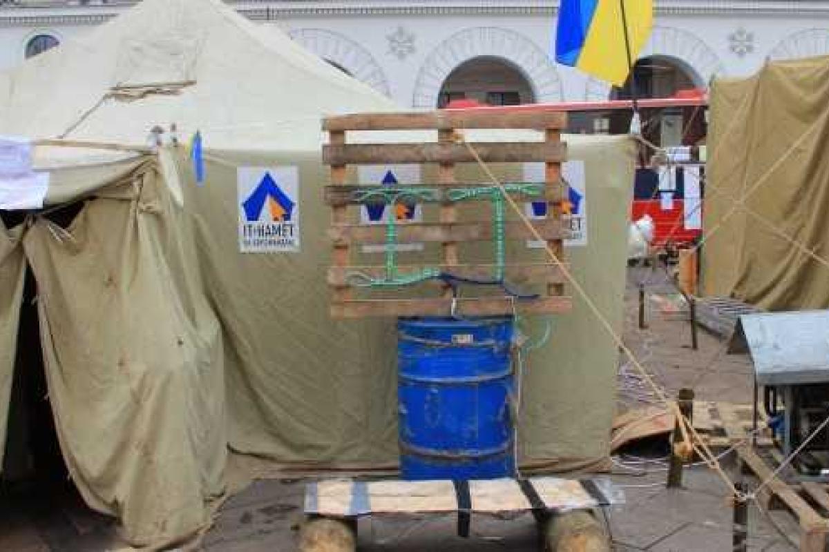 Майдан превратился в клоаку мусора, в клоаку беспорядка - З.Шкиряк Майдан превратился в клоаку мусора, в клоаку беспорядка - З.Шкиряк