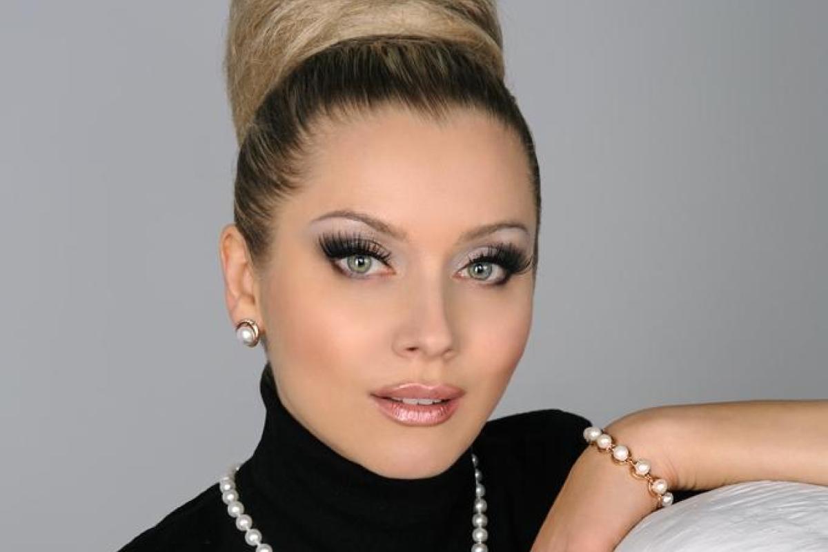 Лена Ленина взяла в руки оружие Лена Ленина взяла в руки оружие