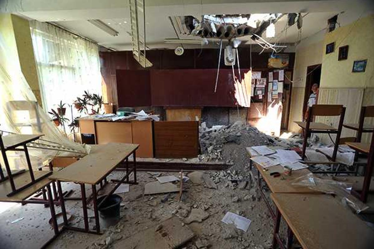 В школах Луганска не прозвенят первые звонки и детский смех В школах Луганска не прозвенят первые звонки и детский смех